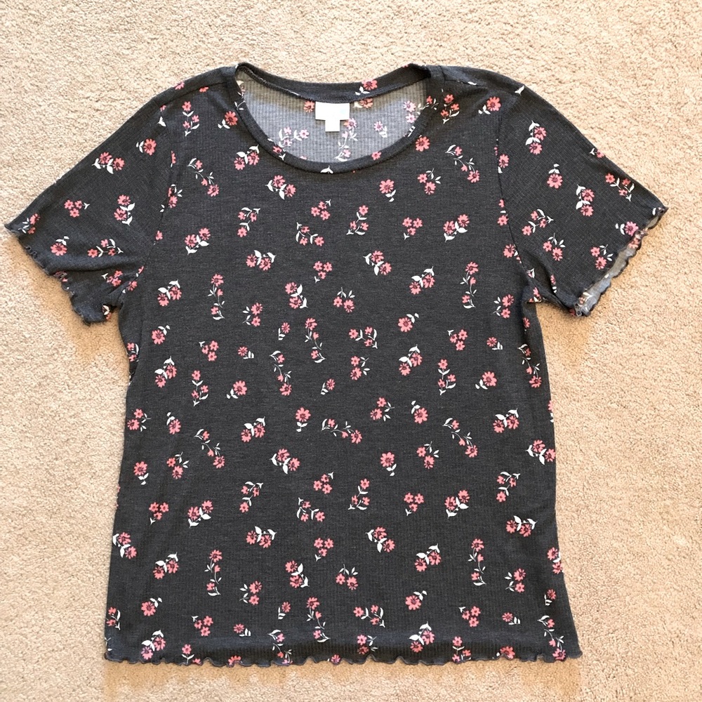 LuLaRoe Grey Short Sleeve Tee Size 2X Ribbed Texture Floral Print Scallop Hem